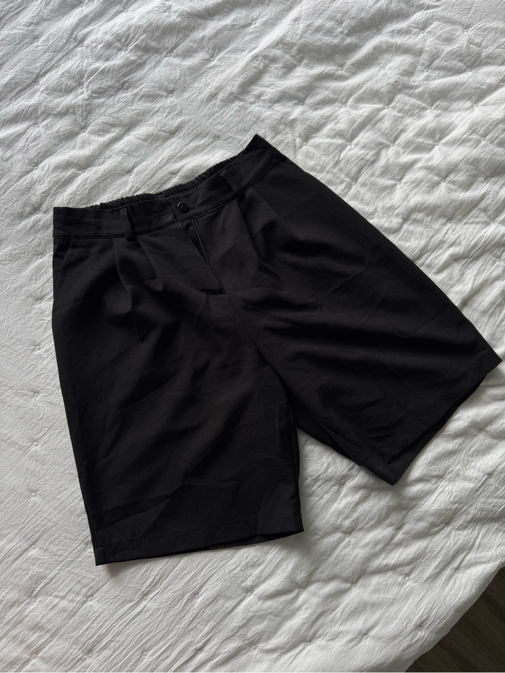 Black Women’s Tailored Bermuda Shorts small